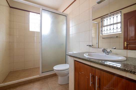 5 Bed Townhouse with En Suite in Westlands Area image 8