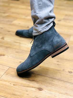 Mens Quality Grey Original Leather Official Boots._
SIZE: *40,41,42,43,44,45_*
: _Ksh4, 4 9 9._ image 1
