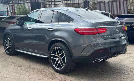 Mercedes-Benz GLE350d image 3