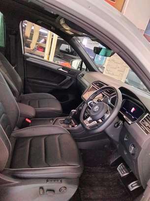 Volkswagen tiguan 2019model sunroof R-line image 5