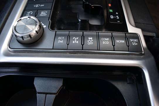 Landcruiser V8 ZX 2016 image 3