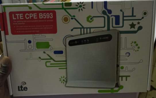 Huawei B593 4G LTE WiFi Hotspot Sim Card Router. image 1