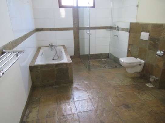 4 Bed Apartment with En Suite at Riverside image 2