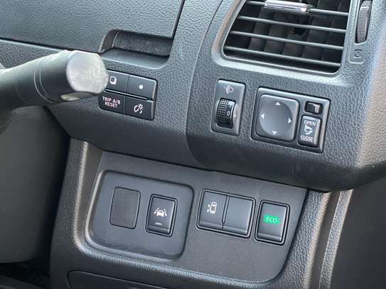 Nissan Serena 2016 image 2