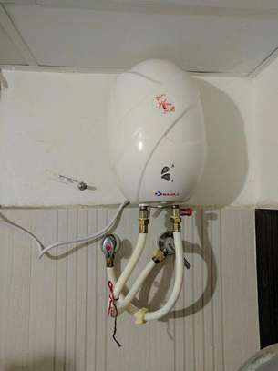 BAJAJ FLORA Instant Water Heater - 3 Litre - 3kW image 2