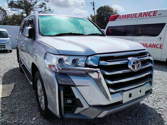 TOYOTA LAND CRUISER V8(HIRE PURCHASE TERMS ACCEPTED) image 10