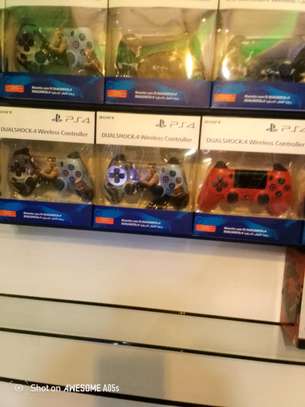 PS4 generic controllers image 2