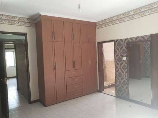 4 Bed House with En Suite in Nyari image 7
