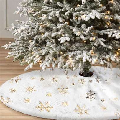 Snow Flake Christmas Tree Carpet  80cm Diameter image 1