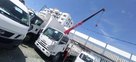 ISUZU ELF WITH CRANE AND FRONT LEAF SPRINGS image 3