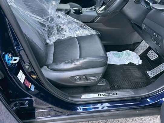 2020 Toyota harrier hybrid image 6