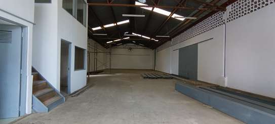 4,000 ft² Warehouse with Service Charge Included in Ruaraka image 1