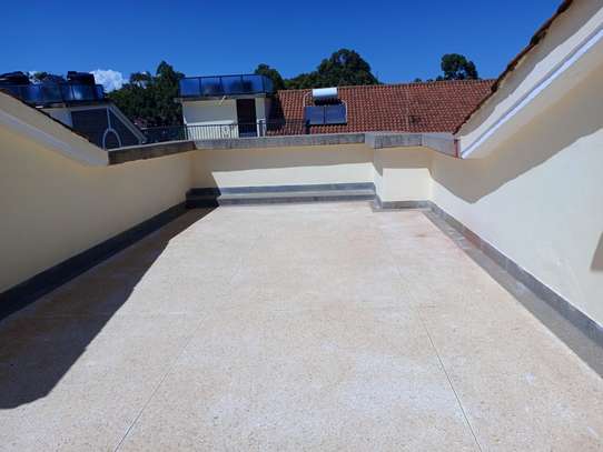 4 Bed Townhouse with En Suite in Kyuna image 17