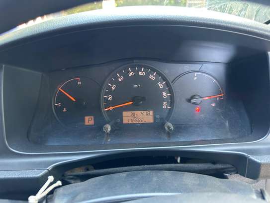 Toyota Hiace image 2