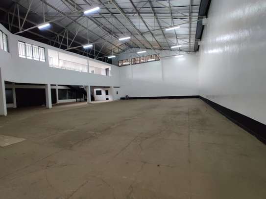 10,500 ft² Warehouse in Industrial Area image 1