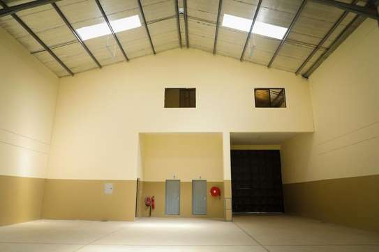 8400 ft² warehouse for rent in Mlolongo image 9