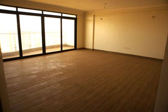 5 Bed Apartment with En Suite at 3Rd Parklands image 5