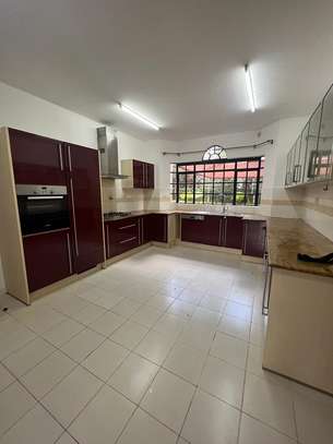 5 Bed Townhouse with En Suite at Lavington Areas image 2