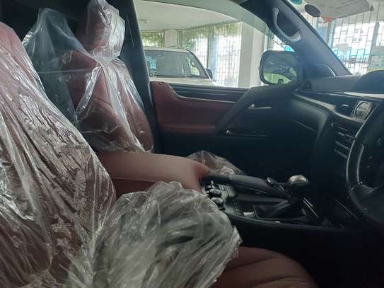 Lexus lX 570 image 3