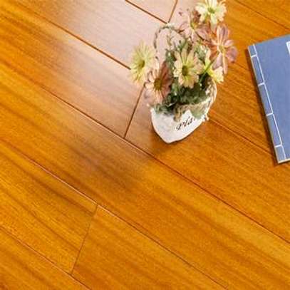 Laminates floor boards 8mm. image 1