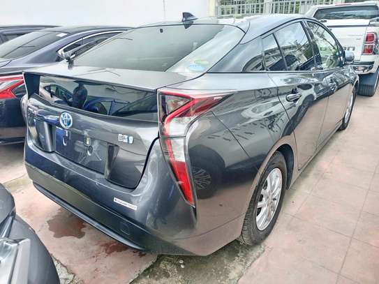 Toyota Prius hybrid 2016 image 2