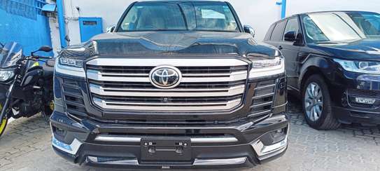 Toyota land Cruiser ZX Black 2023 image 8