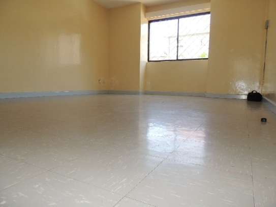 3 bedroom apartment for rent in Embakasi image 9