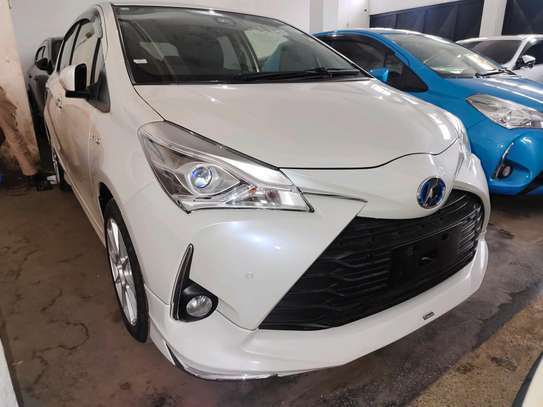 Toyota Vitz hybrid white 2018 1500cc image 1