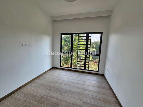 2 Bed Apartment with En Suite in Rosslyn image 7