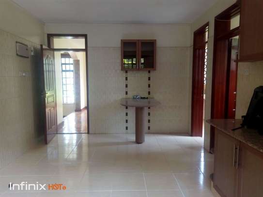 4 Bed Townhouse with Gym in Rosslyn image 15
