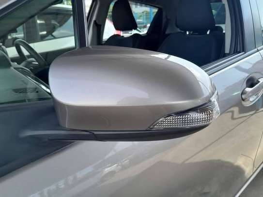 TOYOTA VITZ 2018 HYBRID image 3