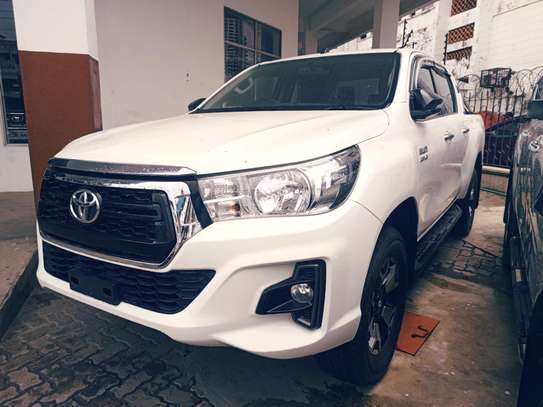Toyota Hilux double cabin white 2016 4wd option image 1