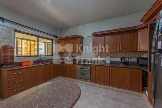 4 Bed Apartment with En Suite at Wood Avenue image 3