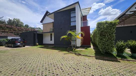 4 Bed House with En Suite in Garden Estate image 2