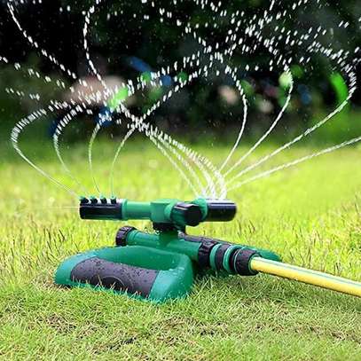 3 arm garden sprinkler with 2 spray options image 5
