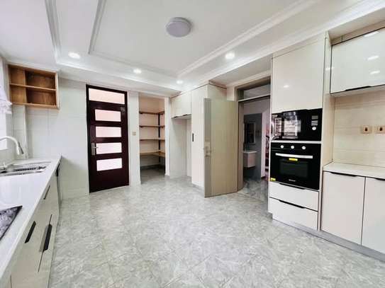 4 Bed Townhouse with En Suite in Kiambu Road image 17