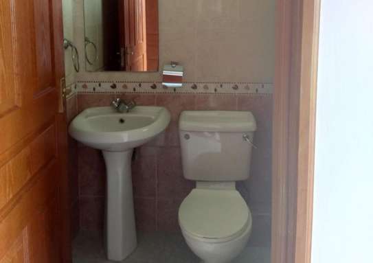 3 Bed Apartment with En Suite in Nairobi West image 12
