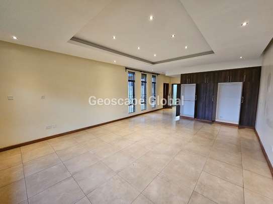 4 Bed House with En Suite in Runda image 6