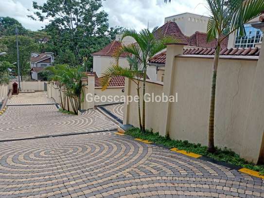 4 Bed Townhouse with En Suite in Kyuna image 15