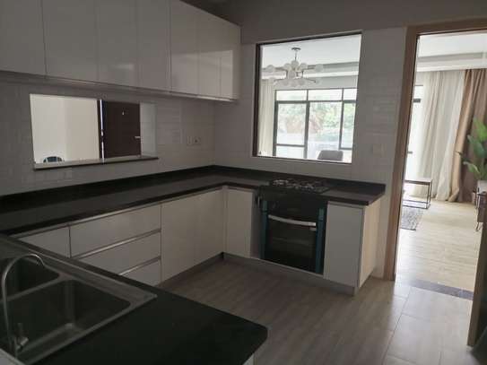 Spacious All Ensuite 4 Bedrooms  With Dsq In Lavington image 5