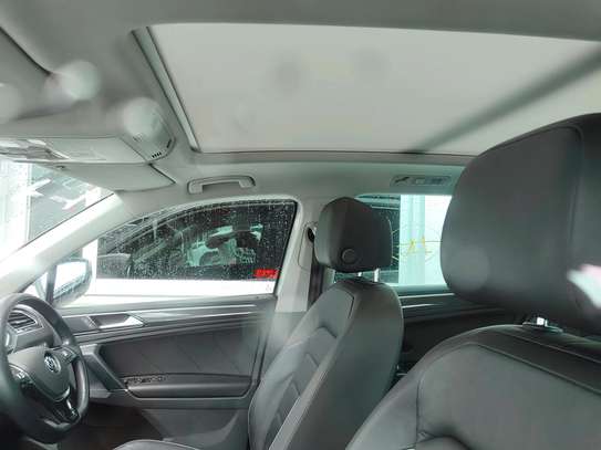 Volkswagen Tiguan Sunroof grey 2018 image 4