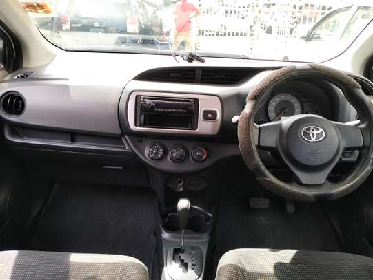 Toyota Vitz image 5