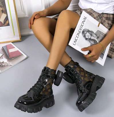 *Quality Latest Fashion Ladies Designer Prada Louis Vuitton Leather Boots* image 2