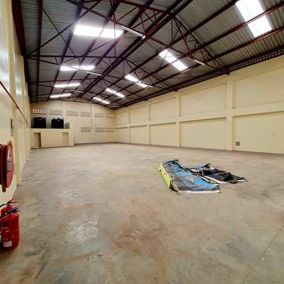 6,000 ft² Warehouse with Parking in Mombasa Road image 9