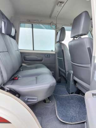 Toyota land cruiser V8 Double Pickup 2018 image 10