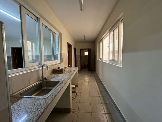 3 Bed Apartment with En Suite in Rhapta Road image 17