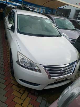 Nissan Syphy pearl white image 4