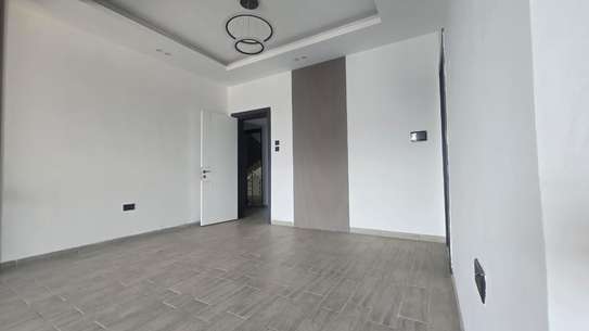 2 Bed Apartment with En Suite in Lavington image 10