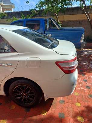 Toyota premio 2016 image 2