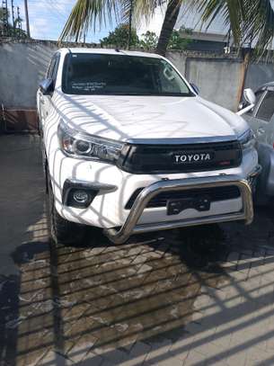 Toyota Hilux Double cabin image 10